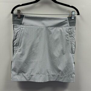 Athleta Brooklyn Textured 16" Skirt Skort Gray White Stripe Size 8 Activewear